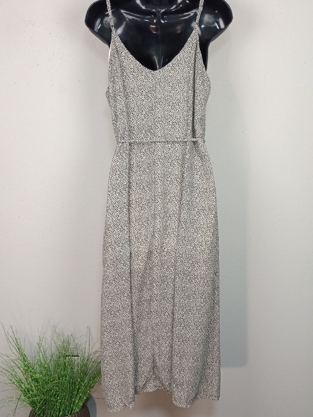 Sienna Sky Black & White Spagetti Strap V Neck Button Down Flowy Midi Dress sz L - Picture 8 of 12
